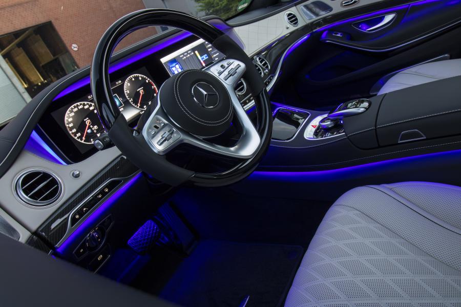 Интерьер Mercedes-Benz S560 Lang 2017 года  (WW) (фото 19 из 50)